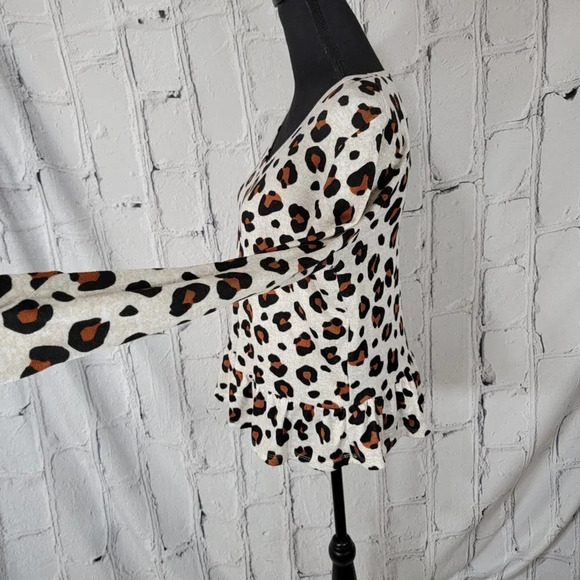 JUNIORS Leopard Print Long Sleeve Shirt Blouse Ruffle Hem Casual Cute Soft Sz L - Picture 4 of 9